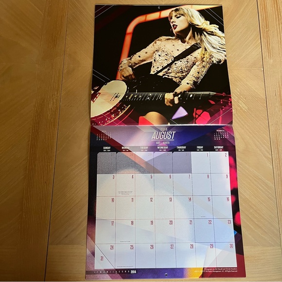 TAYLOR SWIFT 2014 Wall Calendar - Picture 11 of 15